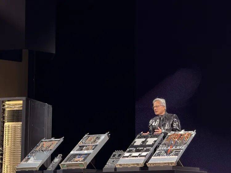 黄仁勋CES上硬菜：Vera Rubin已量产！为AI赌上6